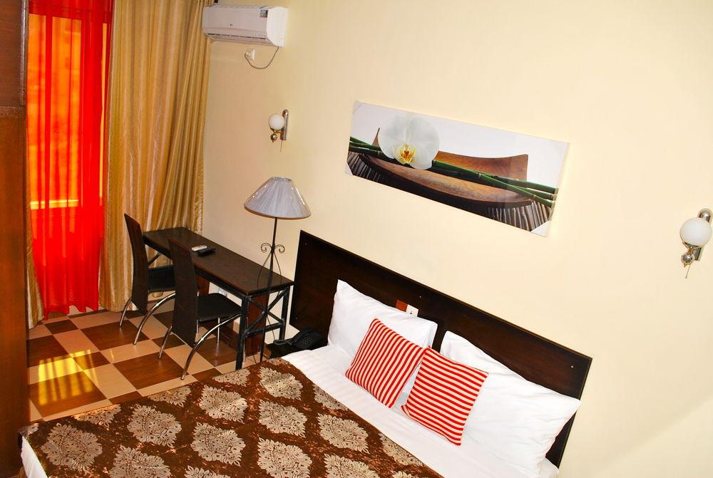 Hotel Yaahot Yaoundé Exteriér fotografie