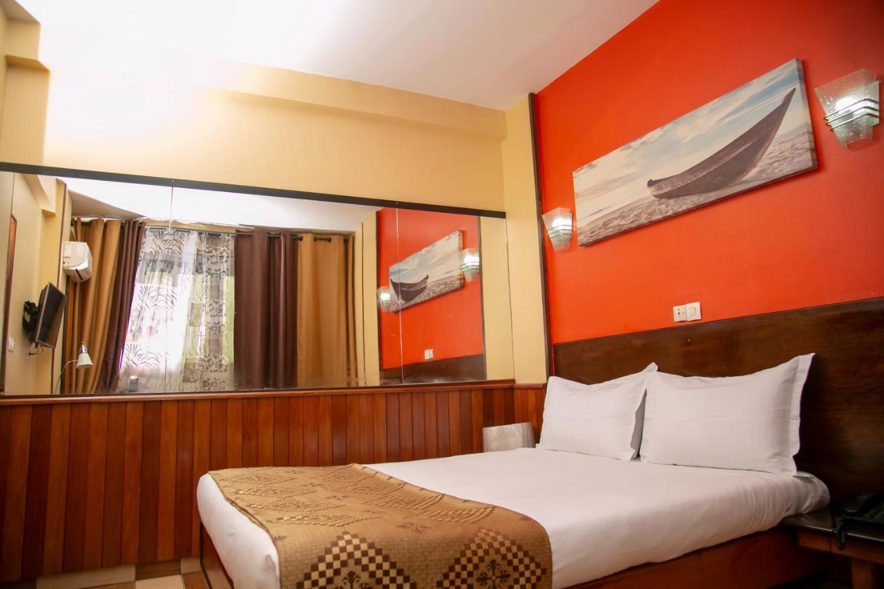 Hotel Yaahot Yaoundé Exteriér fotografie