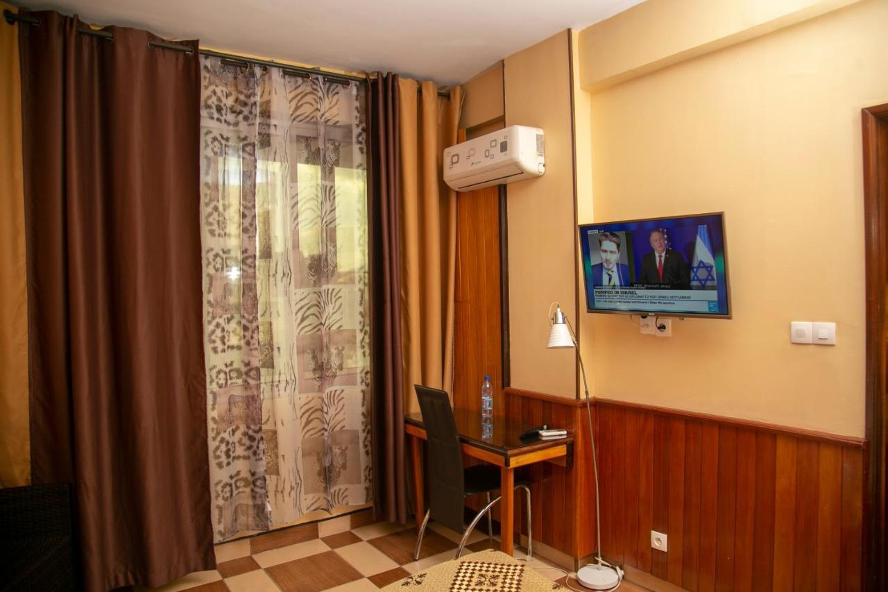 Hotel Yaahot Yaoundé Exteriér fotografie