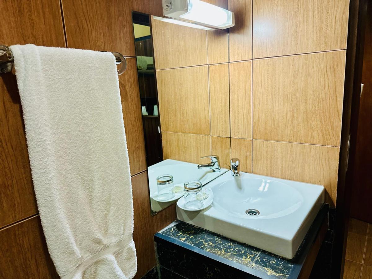 Hotel Yaahot Yaoundé Exteriér fotografie