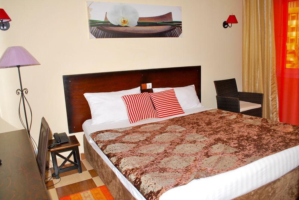 Hotel Yaahot Yaoundé Exteriér fotografie