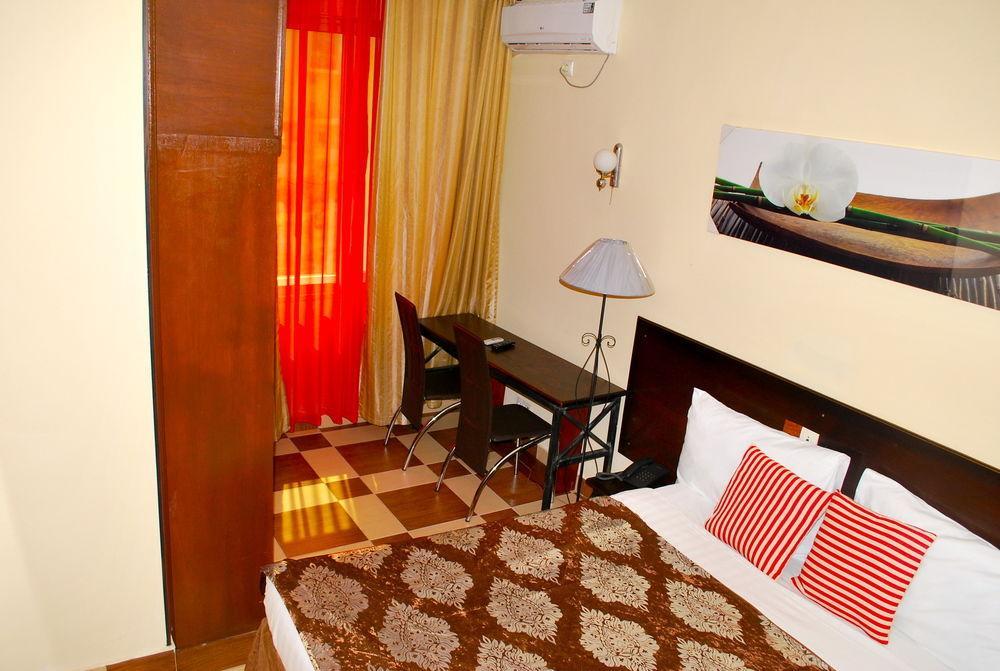 Hotel Yaahot Yaoundé Exteriér fotografie
