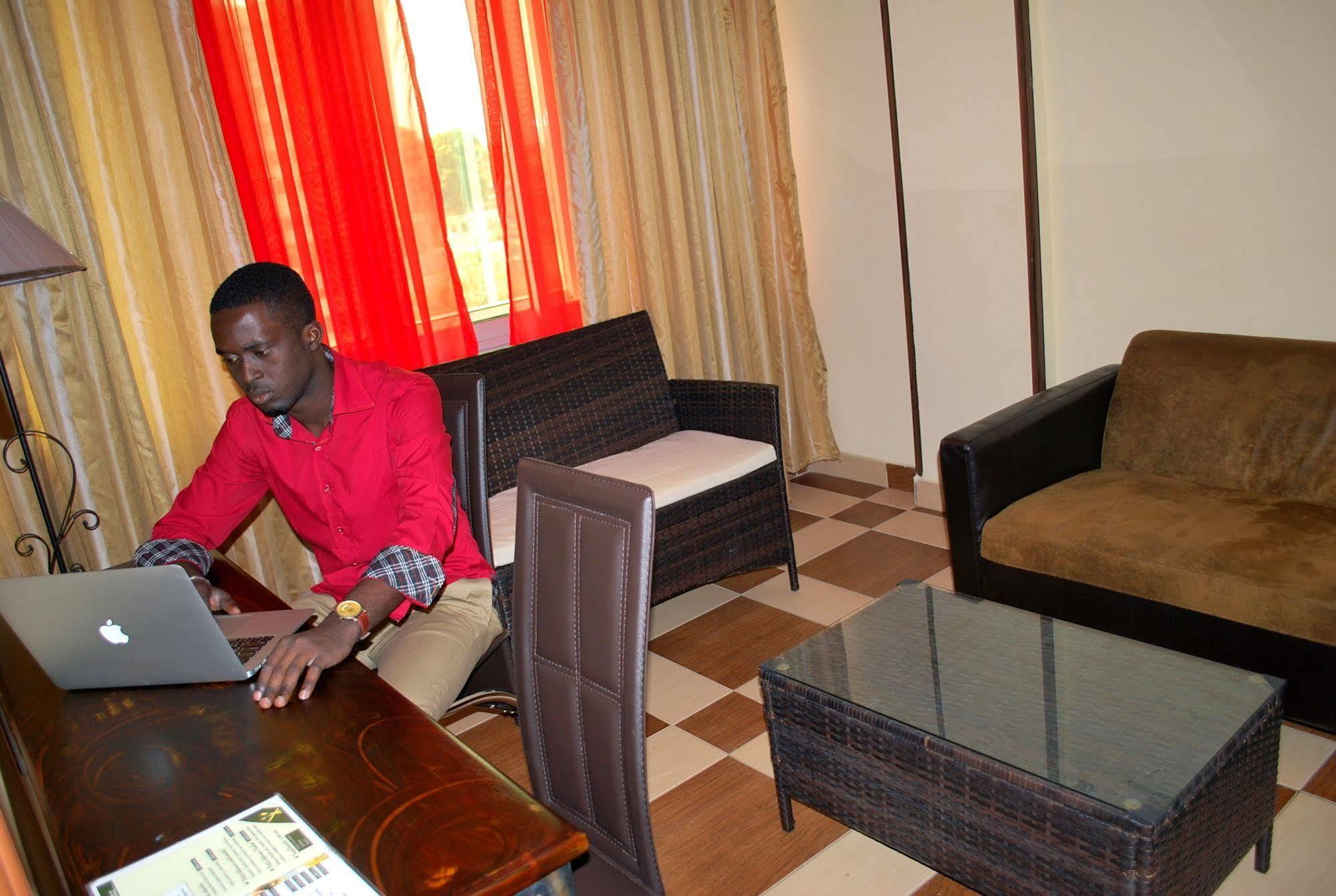 Hotel Yaahot Yaoundé Exteriér fotografie