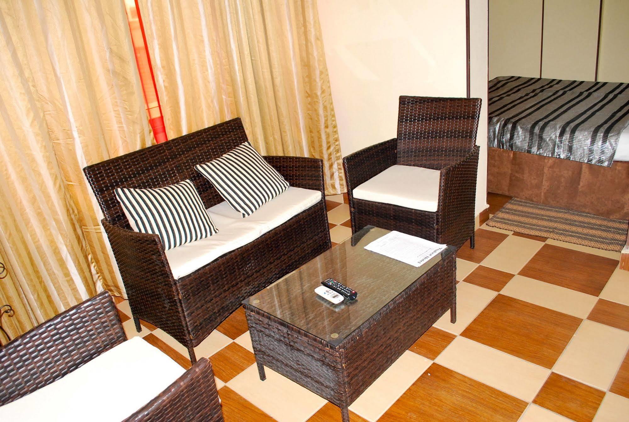 Hotel Yaahot Yaoundé Exteriér fotografie