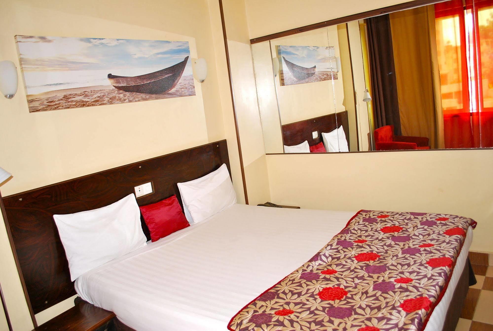 Hotel Yaahot Yaoundé Exteriér fotografie